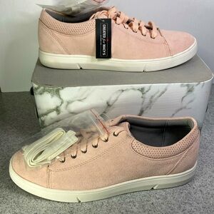 Unisex pink suede tennis shoes NWT. Size men’s 9 or women’s 10.5-11 box 9‎